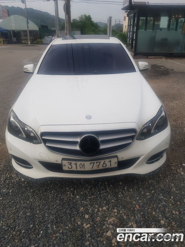 MERCEDES-BENZ E-CLASS W212 2015 — 320 000 км, белый, Корея — под ключ — фото 1