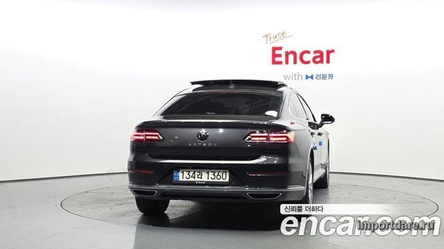 Volkswagen Arteon сзади
