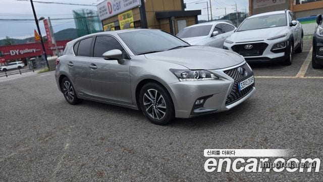 Lexus Ct сбоку