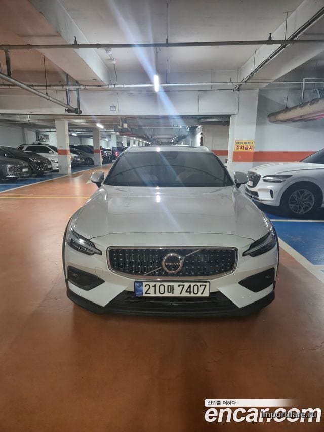 Volvo V60 Cross Country 2025