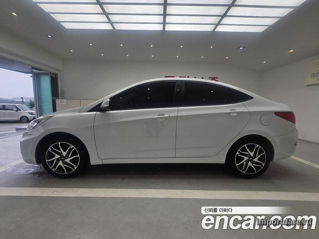 Hyundai Accent интерьер