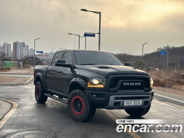 DODGE RAM PICKUP 2017 — 61 000 км, чёрный, Корея — под ключ — фото 1