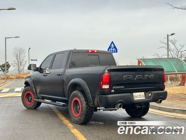 DODGE RAM PICKUP 2017 — 61 000 км, чёрный, Корея — под ключ — фото 2