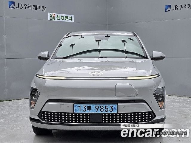 HYUNDAI KONA ELECTRIC 2025 — 24 553 км, серебристо-серый, Корея — под ключ — фото 2