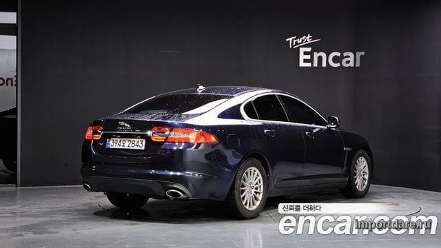Jaguar New Xf сбоку