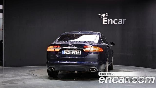 Jaguar New Xf сзади