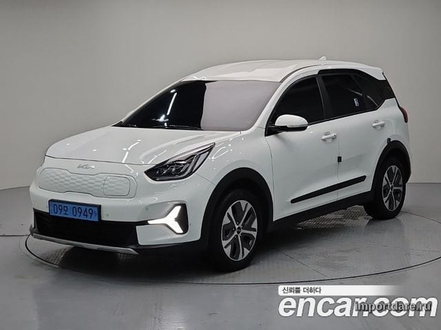 KIA NIRO PLUS 2023 — 121 470 км, белый, Корея — под ключ — фото 1
