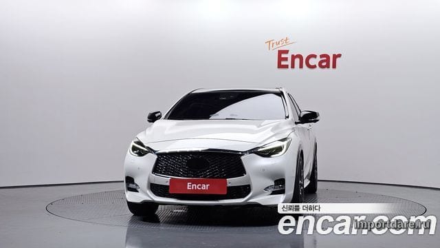 Infiniti Q30 интерьер