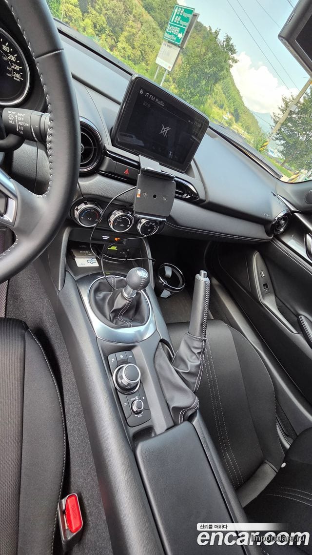 Mazda MX-5 Miata сбоку