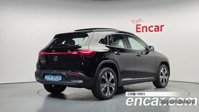 Mercedes-Benz Eqa сбоку