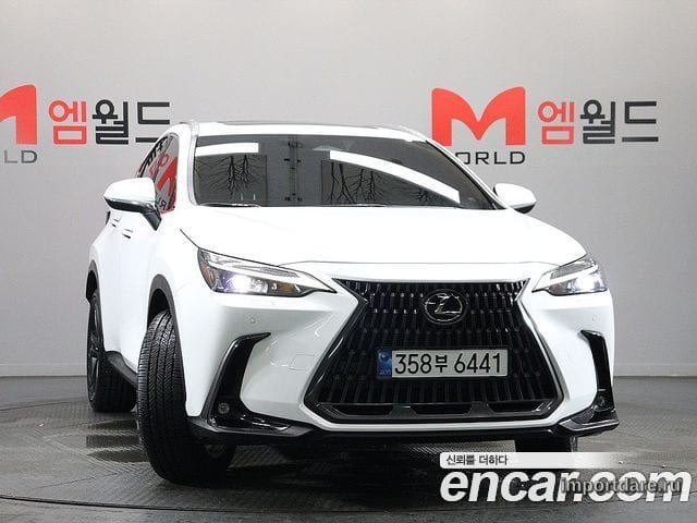 Lexus Nx сбоку