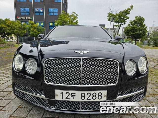 BENTLEY FLYING SPUR 2015 — 97 065 км, чёрный, Корея — под ключ — фото 1