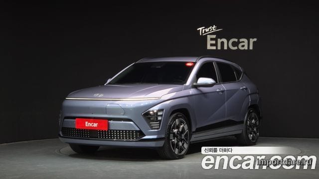 HYUNDAI KONA ELECTRIC 2023 — 24 755 км, светло-серебристый, Корея — под ключ — фото 1