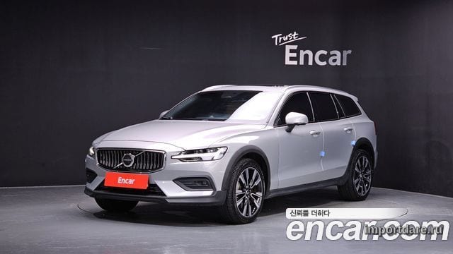 VOLVO V60 CROSS COUNTRY 2023 — 39 223 км, серебристый, Корея — под ключ — фото 1