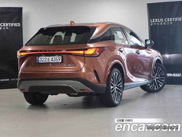 Lexus RX450H сбоку