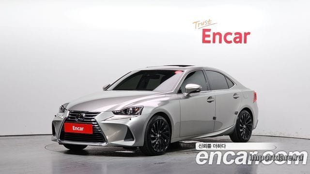 Lexus IS300 2019
