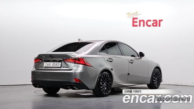 Lexus IS300 сбоку