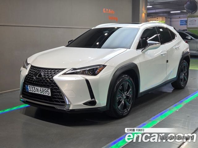 Lexus UX 2026