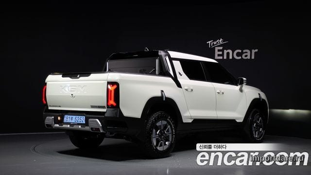 KGM Musso EV сбоку