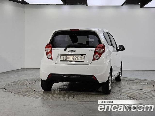 Chevrolet Spark сзади
