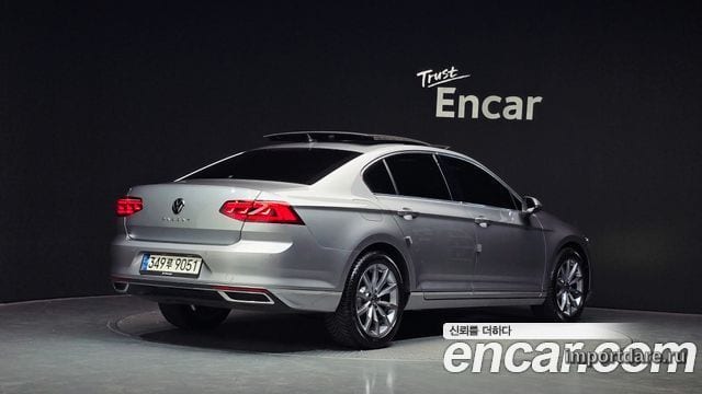 Volkswagen Passat сзади