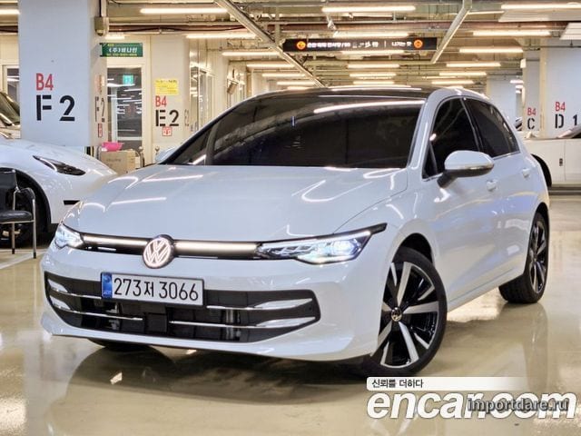 Volkswagen Golf спереди