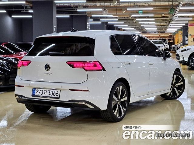 Volkswagen Golf сбоку