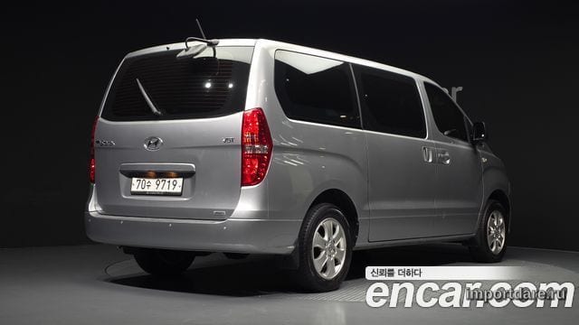 Hyundai Grand Starex сбоку