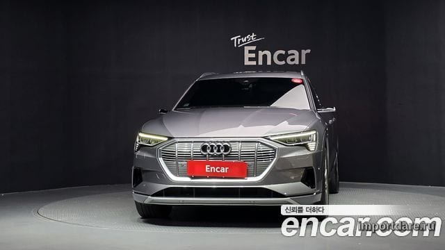 Audi E-Tron интерьер