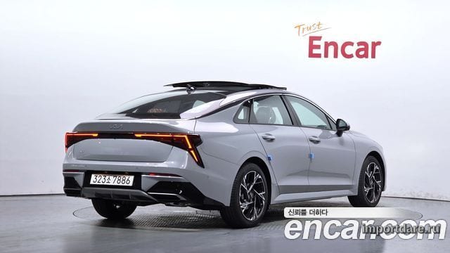 Kia K5 сбоку