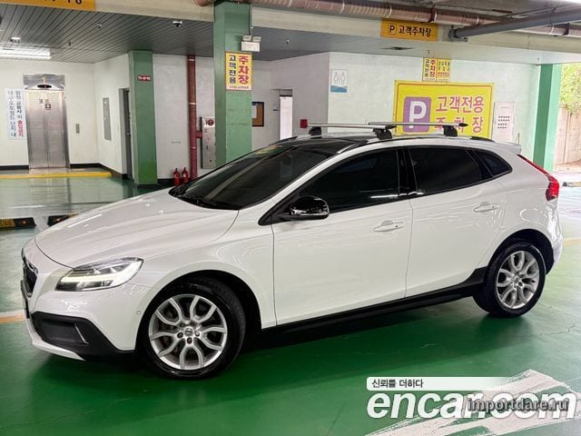 VOLVO V40 CROSS COUNTRY 2018 — 76 008 км, белый, Корея — под ключ — фото 2