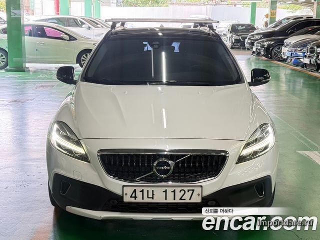 VOLVO V40 CROSS COUNTRY 2018 — 76 008 км, белый, Корея — под ключ — фото 3