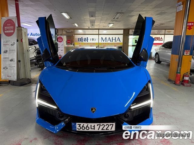 Lamborghini Revuelto 2025