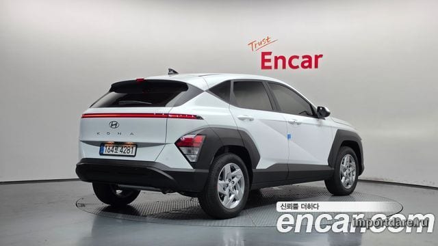 Hyundai Kona Hybrid сбоку