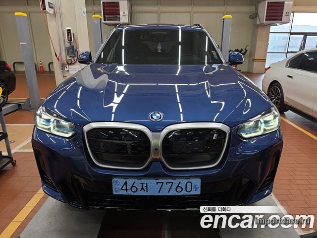 BMW iX3 2025
