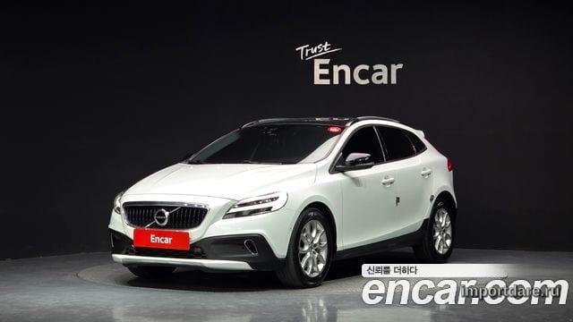 VOLVO V40 CROSS COUNTRY 2017 — 119 442 км, белый, Корея — под ключ — фото 1