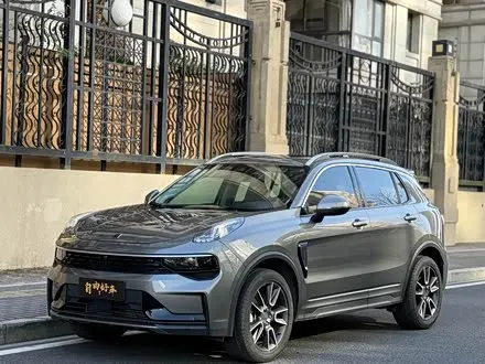 LYNK & CO 01 2021