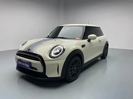 MINI ONE 2022