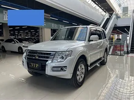 MITSUBISHI PAJERO 2016