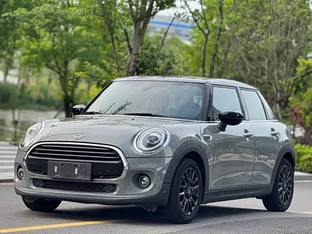 MINI ONE 2021