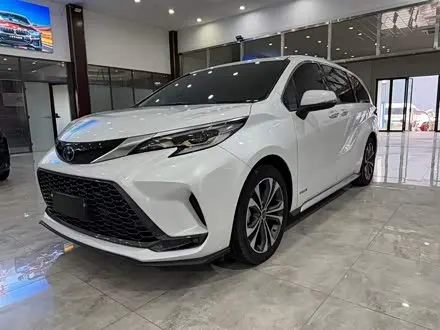 TOYOTA GRANVIA 2023