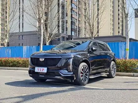 CADILLAC XT5 2025 — 33 000 км, Китай — под ключ — фото 1