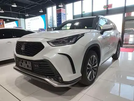 TOYOTA CROWN KLUGER 2024