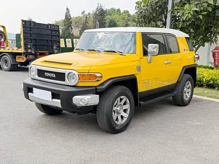 TOYOTA FJ CRUISER 2019 — 57 000 км, Китай — под ключ — фото 1