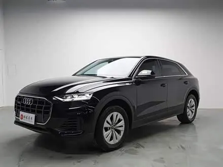 AUDI Q8 2021