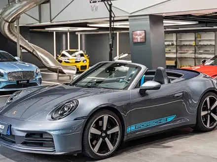 PORSCHE 911 2025