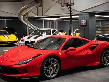 FERRARI F8 2019