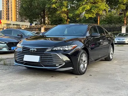 TOYOTA AVALON 2022 — 50 000 км, Китай — под ключ — фото 1