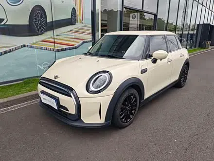 MINI ONE 2022