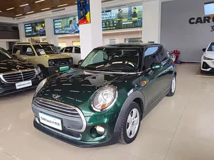 MINI ONE 2014